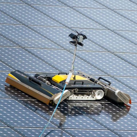 SolarCleano F1 Aurinkopaneelien puhdistusrobotti